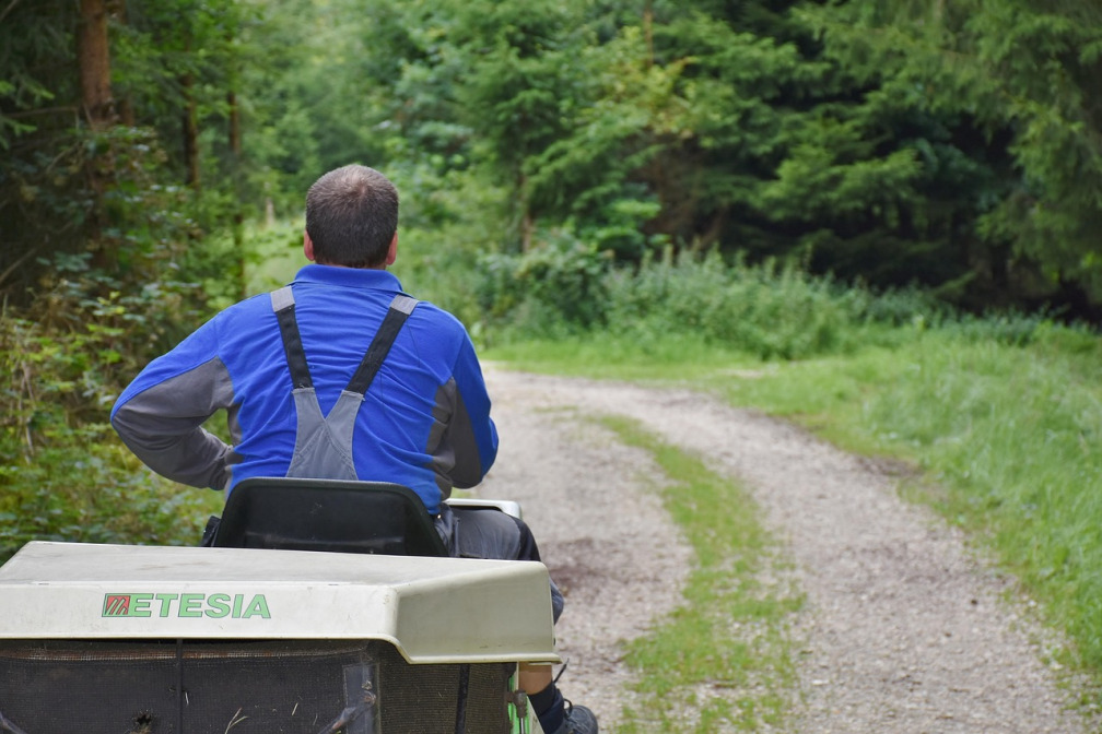 Ride-On Mower Transport UK lawn tractor delivery secure handling